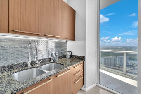 Condominio en venta en Sunny Isles Beach, Florida, 2 dormitorios, 133.31 m2 № 1413965 - foto 10