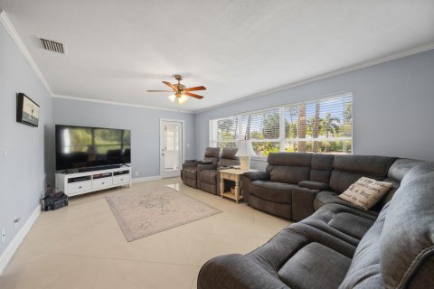 House in Tequesta, Florida 4 bedrooms, 191.29 sq.m. № 1142412 - photo 22