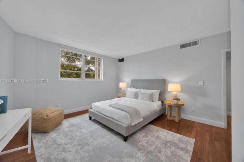 Condo in Coral Gables, Florida, 2 bedrooms  № 1348873 - photo 19