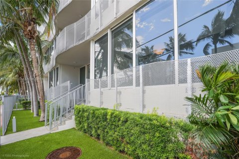 Copropriété à vendre à Miami Beach, Floride: 3 chambres, 120.22 m2 № 1348825 - photo 1