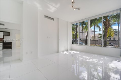 Copropriété à vendre à Miami Beach, Floride: 3 chambres, 120.22 m2 № 1348825 - photo 11