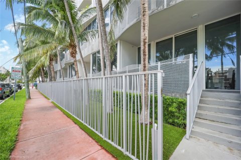 Copropriété à vendre à Miami Beach, Floride: 3 chambres, 120.22 m2 № 1348825 - photo 14