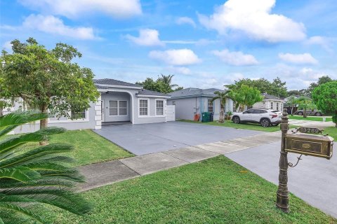 House in Homestead, Florida 3 bedrooms, 138.61 sq.m. № 1385815 - photo 2