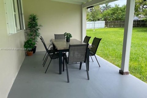 Casa en alquiler en Cutler Bay, Florida, 4 dormitorios, 141.95 m2 № 1385888 - foto 19