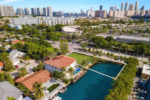 Villa ou maison à vendre à North Miami Beach, Floride: 5 chambres, 557.88 m2 № 1385853 - photo 13