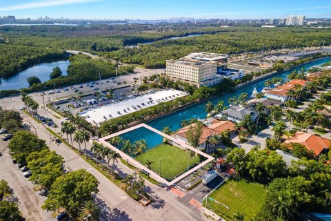 Villa ou maison à vendre à North Miami Beach, Floride: 5 chambres, 557.88 m2 № 1385853 - photo 16