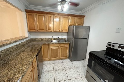 Condo in Hallandale Beach, Florida, 1 bedroom  № 1385813 - photo 5