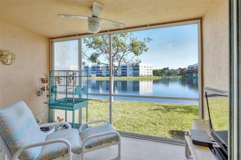 Copropriété à vendre à Tamarac, Floride: 2 chambres, 112.88 m2 № 1007545 - photo 1