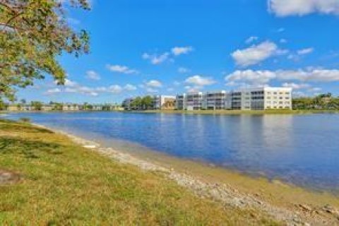 Copropriété à vendre à Tamarac, Floride: 2 chambres, 112.88 m2 № 1007545 - photo 4