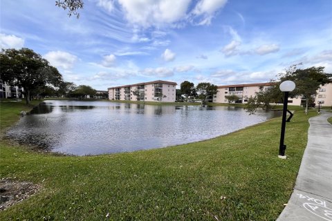 Condominio en venta en Tamarac, Florida, 2 dormitorios, 117.99 m2 № 962331 - foto 9