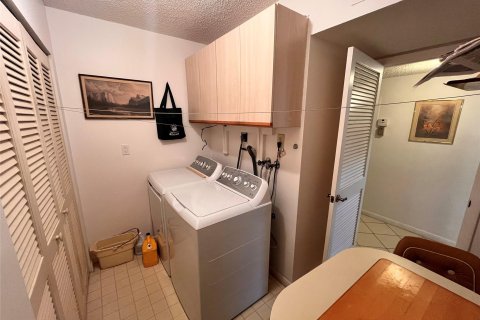 Condo in Tamarac, Florida, 2 bedrooms  № 962331 - photo 17