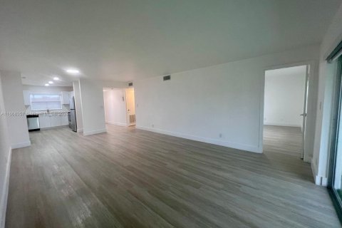 Condo in Sunrise, Florida, 2 bedrooms  № 1389887 - photo 11