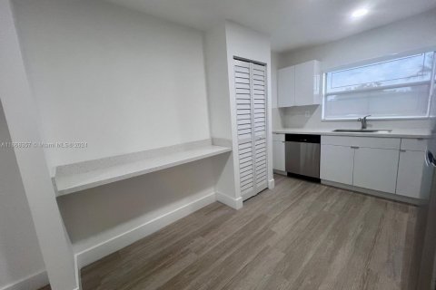 Condo in Sunrise, Florida, 2 bedrooms  № 1389887 - photo 5