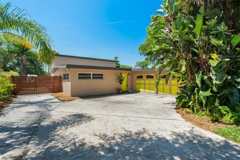 Villa ou maison à vendre à Orlando, Floride: 4 chambres, 248.51 m2 № 1134532 - photo 1