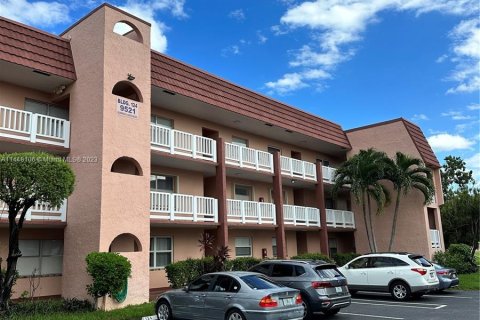 Copropriété à vendre à Sunrise, Floride: 2 chambres, 95.69 m2 № 705225 - photo 1