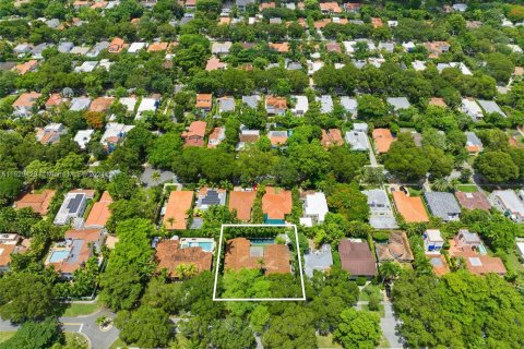 House in Coral Gables, Florida 5 bedrooms, 258.73 sq.m. № 1305176 - photo 24