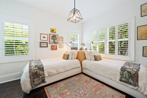 House in Coral Gables, Florida 5 bedrooms, 258.73 sq.m. № 1305176 - photo 18