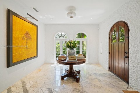 House in Coral Gables, Florida 5 bedrooms, 258.73 sq.m. № 1305176 - photo 11