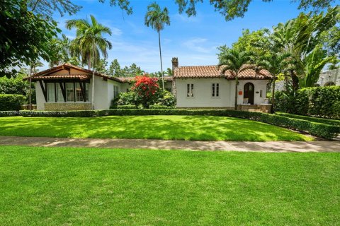 Villa ou maison à vendre à Coral Gables, Floride: 5 chambres, 258.73 m2 № 1305176 - photo 1