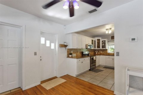 Casa en venta en Biscayne Park, Florida, 3 dormitorios, 175.31 m2 № 1305175 - foto 21