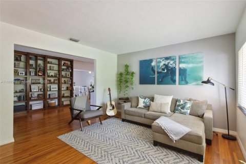 Casa en venta en Biscayne Park, Florida, 3 dormitorios, 175.31 m2 № 1305175 - foto 17