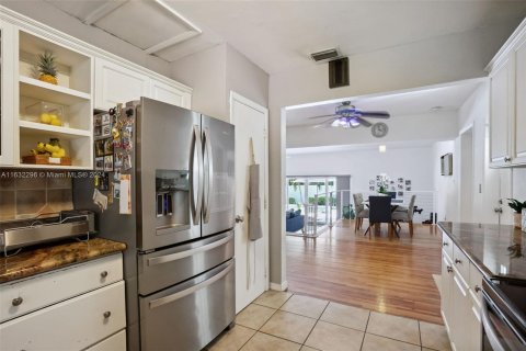 Casa en venta en Biscayne Park, Florida, 3 dormitorios, 175.31 m2 № 1305175 - foto 24