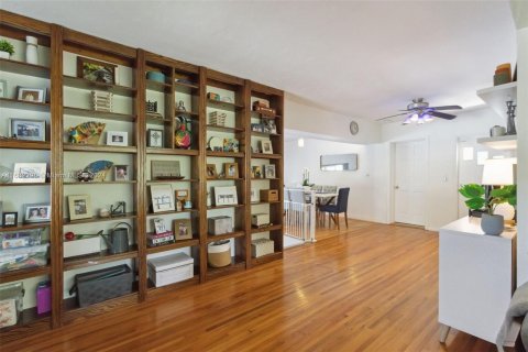 Villa ou maison à vendre à Biscayne Park, Floride: 3 chambres, 175.31 m2 № 1305175 - photo 16