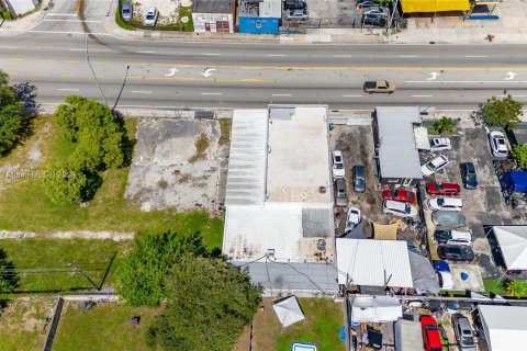 Propiedad comercial en venta en Miami, Florida № 1305139 - foto 26