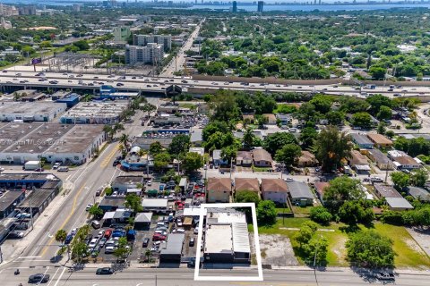 Propiedad comercial en venta en Miami, Florida № 1305139 - foto 22