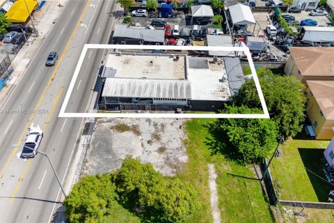 Propiedad comercial en venta en Miami, Florida № 1305139 - foto 18