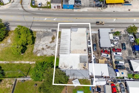 Propiedad comercial en venta en Miami, Florida № 1305139 - foto 19