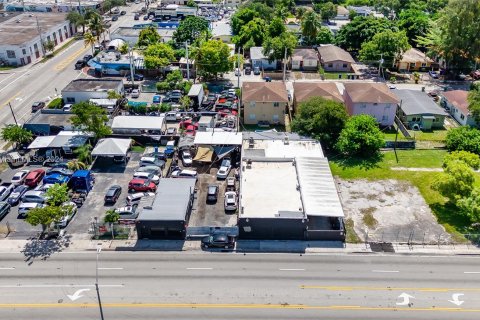 Propiedad comercial en venta en Miami, Florida № 1305139 - foto 25