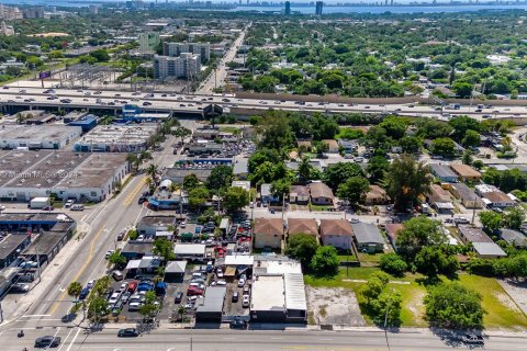 Propiedad comercial en venta en Miami, Florida № 1305139 - foto 23