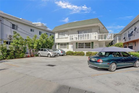 Condo in Miami Beach, Florida, 1 bedroom  № 1305170 - photo 24