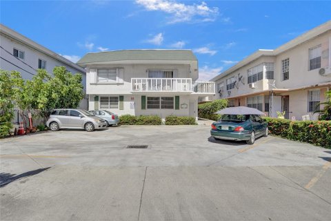 Condo in Miami Beach, Florida, 1 bedroom  № 1305170 - photo 23