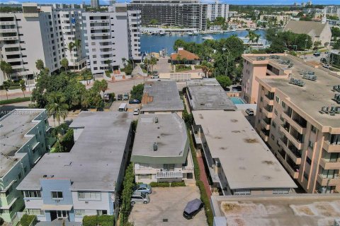 Condo in Miami Beach, Florida, 1 bedroom  № 1305170 - photo 26