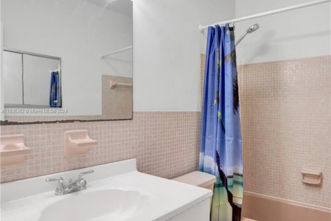 Condo in Miami Beach, Florida, 1 bedroom  № 1305170 - photo 12