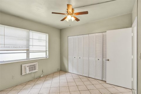 Condo in Miami Beach, Florida, 1 bedroom  № 1305170 - photo 15