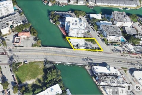 Propiedad comercial en venta en Miami Beach, Florida, 739.87 m2 № 1305174 - foto 1