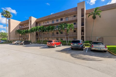 Condo in Sunrise, Florida, 2 bedrooms  № 1235239 - photo 2