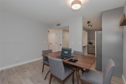 Condo in Sunrise, Florida, 2 bedrooms  № 1235239 - photo 12