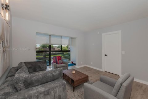 Condo in Sunrise, Florida, 2 bedrooms  № 1235239 - photo 8