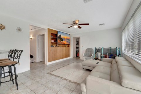 Villa ou maison à vendre à Palm Springs, Floride: 3 chambres, 103.31 m2 № 1151710 - photo 24