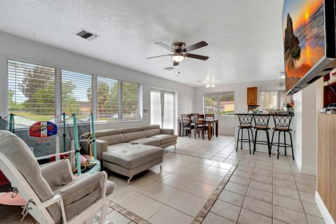 Villa ou maison à vendre à Palm Springs, Floride: 3 chambres, 103.31 m2 № 1151710 - photo 26