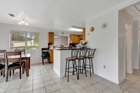 Villa ou maison à vendre à Palm Springs, Floride: 3 chambres, 103.31 m2 № 1151710 - photo 23