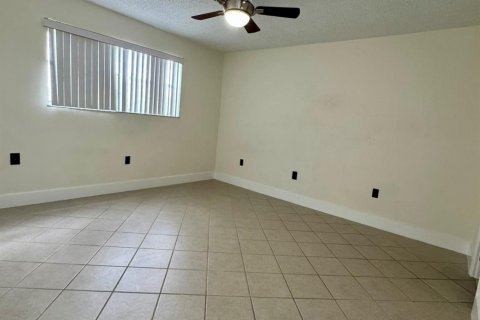 Condo in Sunrise, Florida, 2 bedrooms  № 1151711 - photo 10