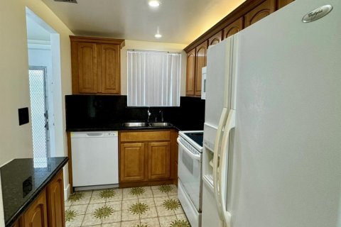 Condo in Sunrise, Florida, 2 bedrooms  № 1151711 - photo 17