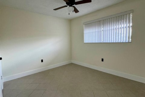 Condo in Sunrise, Florida, 2 bedrooms  № 1151711 - photo 15