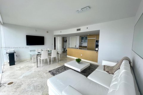Condominio en alquiler en Hallandale Beach, Florida, 1 dormitorio, 80.92 m2 № 853534 - foto 14