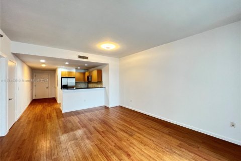 Condominio en alquiler en Miami, Florida, 1 dormitorio, 87.79 m2 № 1395005 - foto 7